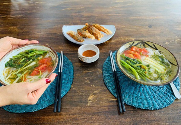 Vợ tiểu thư miền Tây của Hoàng Bách nấu bún, bạn bè rần rần muốn gõ cửa đến ăn ké-10