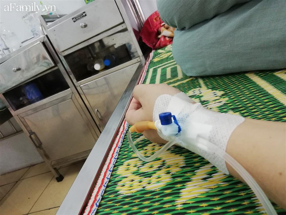 Đang điều trị ung thư thì phát hiện có thai, bà mẹ trẻ quyết giữ em bé vì: Con xứng đáng được đến thế giới này-2