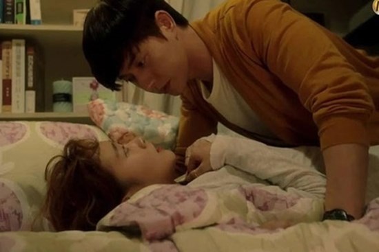 Chồng rủ ra khách sạn “đổi gió”, nửa đêm tỉnh dậy tôi ngã quỵ nhìn người đàn ông bên cạnh