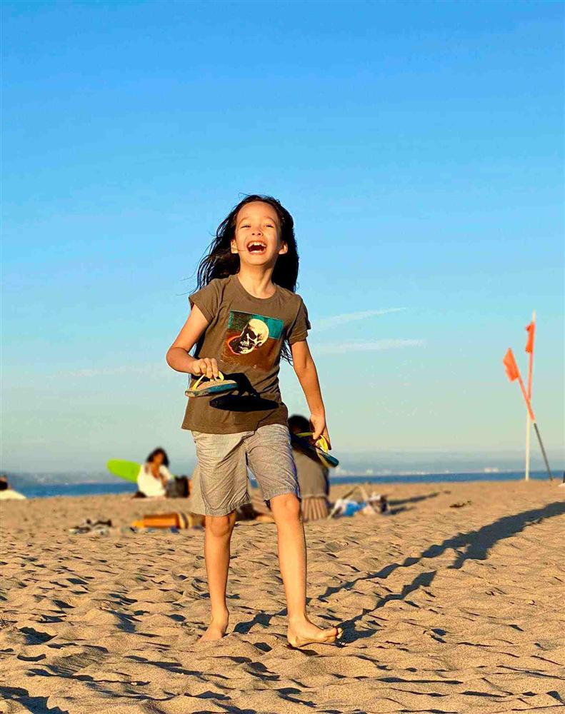 Rời Mỹ, Hồng Nhung chính thức có mặt ở Việt Nam, đưa cặp song sinh đi cách ly-9