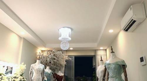 Nội ngoại cho 3 căn nhà, vợ chồng Lâm Khánh Chi vẫn ở nơi đơn giản này-3