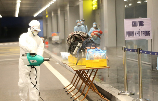 Bệnh nhân 458 mắc Covid-19 từng đến chợ, ăn uống tại nhiều hàng quán và phụ em gái bán trà sữa trước khi có biểu hiện sốt, tức ngực-1