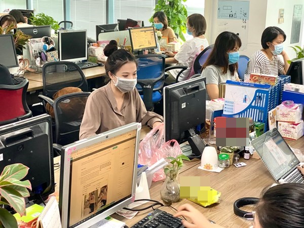 Đến công ty làm việc trong mùa dịch Covid-19, bác sĩ khuyên mỗi người nên tuân thủ các nguyên tắc sau đây để tự mình phòng tránh bệnh-1