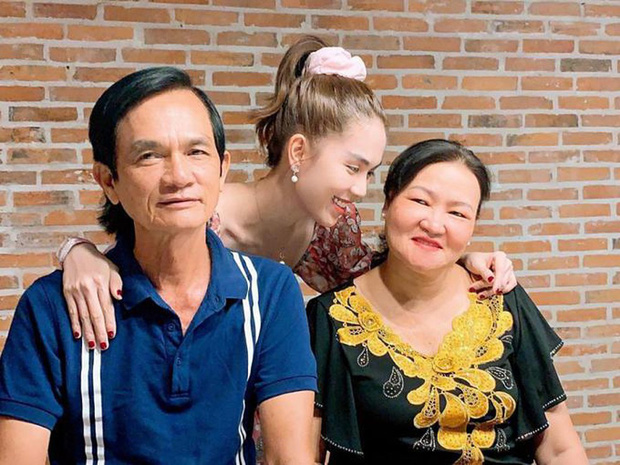 Mẹ kế Ngọc Trinh lấy chồng vì thương con gái, khoảnh khắc lau dọn biệt thự và chăm ái nữ nói lên tất cả!-1