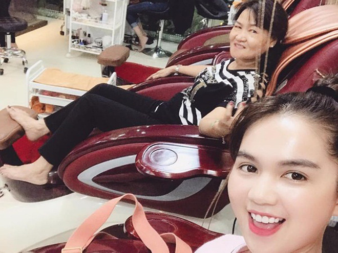 Mẹ kế Ngọc Trinh lấy chồng vì thương con gái, khoảnh khắc lau dọn biệt thự và chăm ái nữ nói lên tất cả!-3