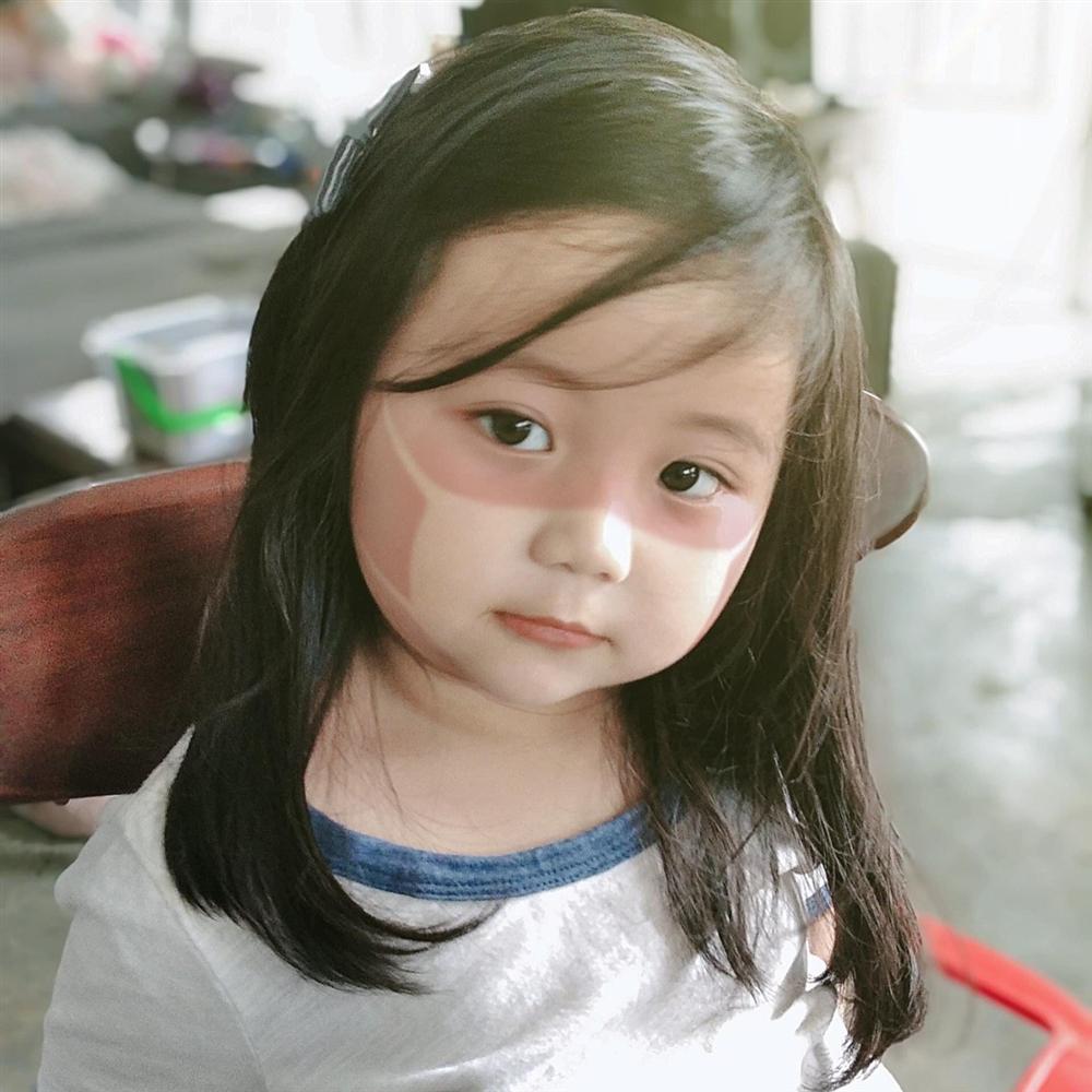 Xôn xao khắp Facebook: Xuất hiện nhiều em bé bị cháy nắng bá đạo, in hằn nguyên chiếc khẩu trang trên mặt, chuyện gì đang xảy ra?-4