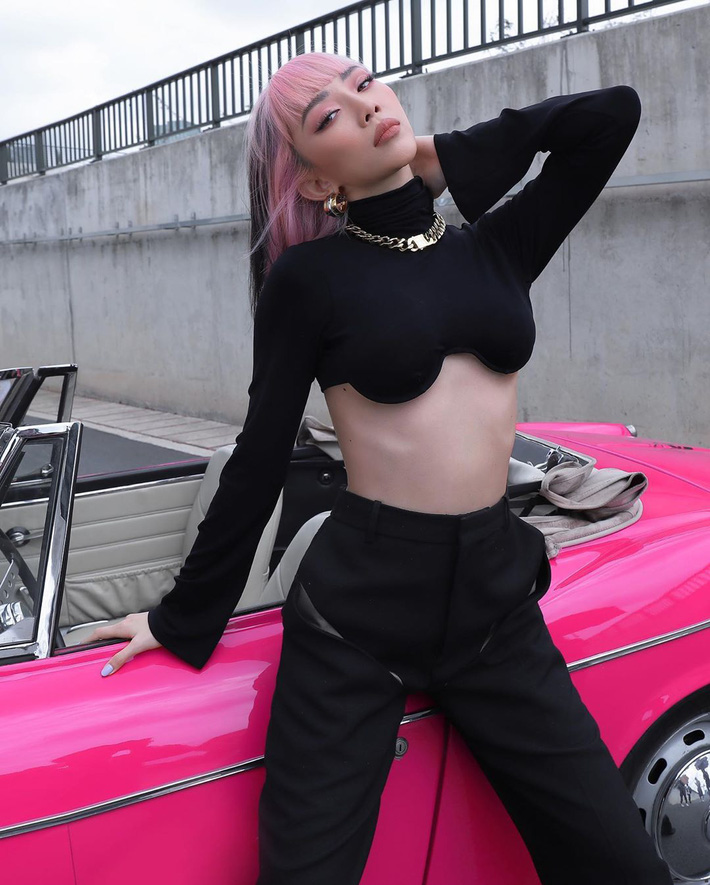 Tóc Tiên bắt trend trước cả Bella Hadid, diện crop top ôm ngực cũn cỡn bốc lửa một chín một mười-1