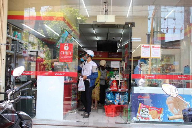 Người dân Đà Nẵng ùn ùn đi chợ sau lệnh tạm dừng dịch vụ ăn uống-4