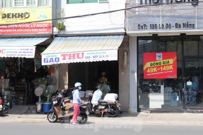 Người dân Đà Nẵng ùn ùn đi chợ sau lệnh tạm dừng dịch vụ ăn uống-7