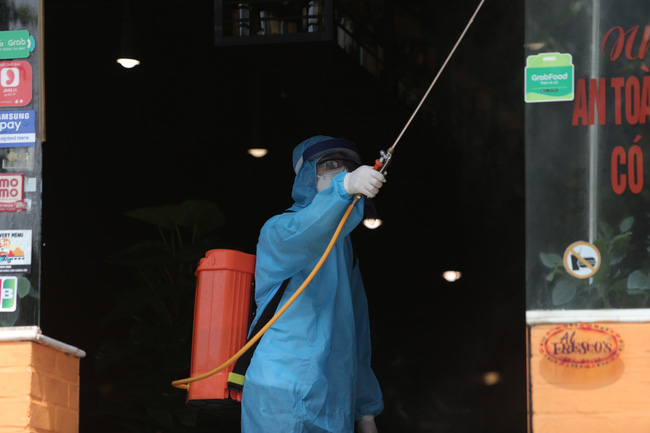 4 người hút chung điếu cày với ca nhiễm Covid-19 ở Hà Nội đã có kết quả xét nghiệm-2