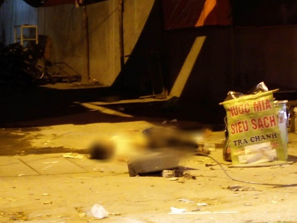 Hà Nội: Sập giàn giáo trên phố Nguyễn Công Trứ, nhiều công nhân rơi từ tầng cao xuống đất-3