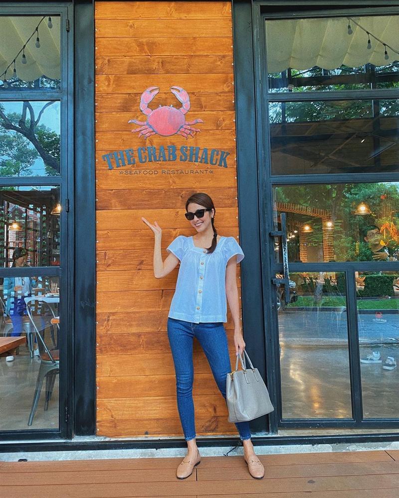 Diện quần jeans, mỹ nhân Việt cứ mix với 4 kiểu giày sau là trọn vẹn xịn đẹp và có khi còn kéo chân dài tít tắp-10