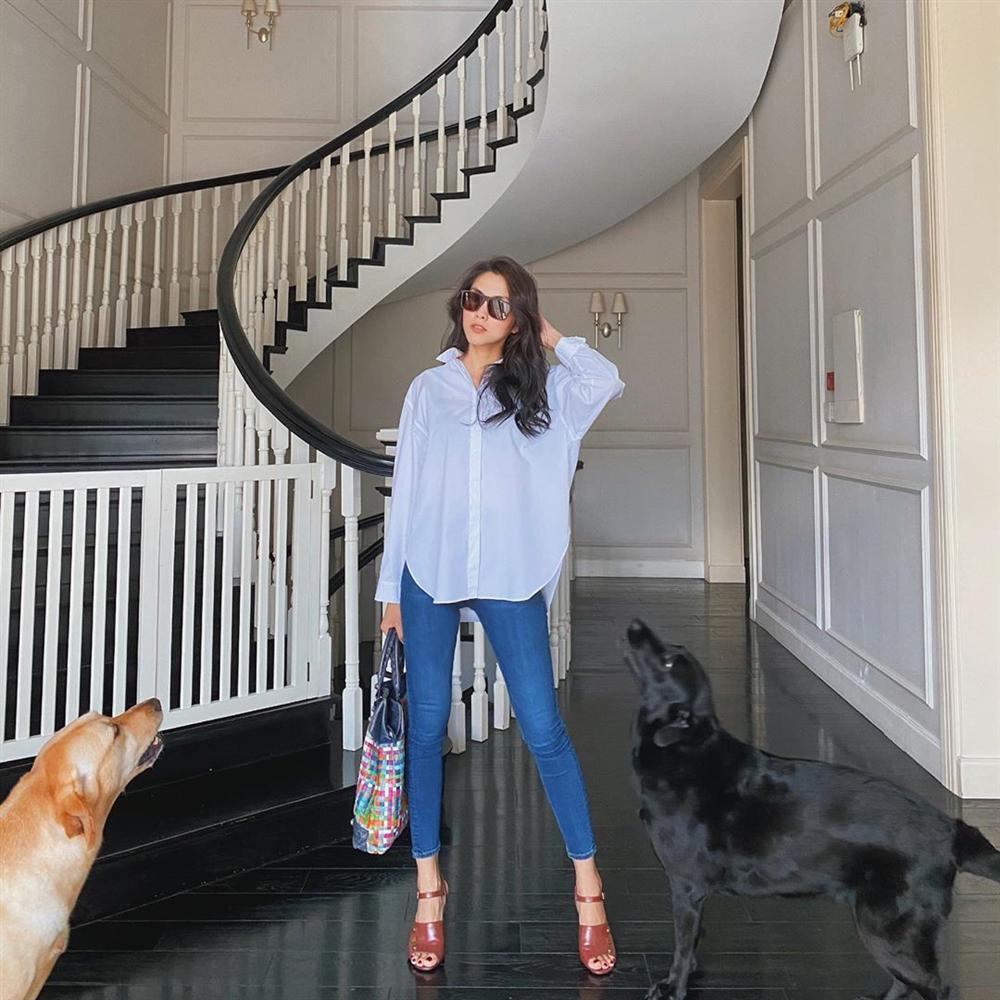 Diện quần jeans, mỹ nhân Việt cứ mix với 4 kiểu giày sau là trọn vẹn xịn đẹp và có khi còn kéo chân dài tít tắp-11