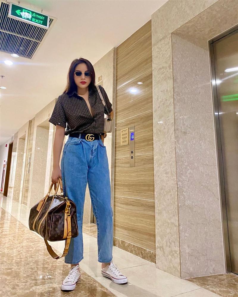 Diện quần jeans, mỹ nhân Việt cứ mix với 4 kiểu giày sau là trọn vẹn xịn đẹp và có khi còn kéo chân dài tít tắp-5