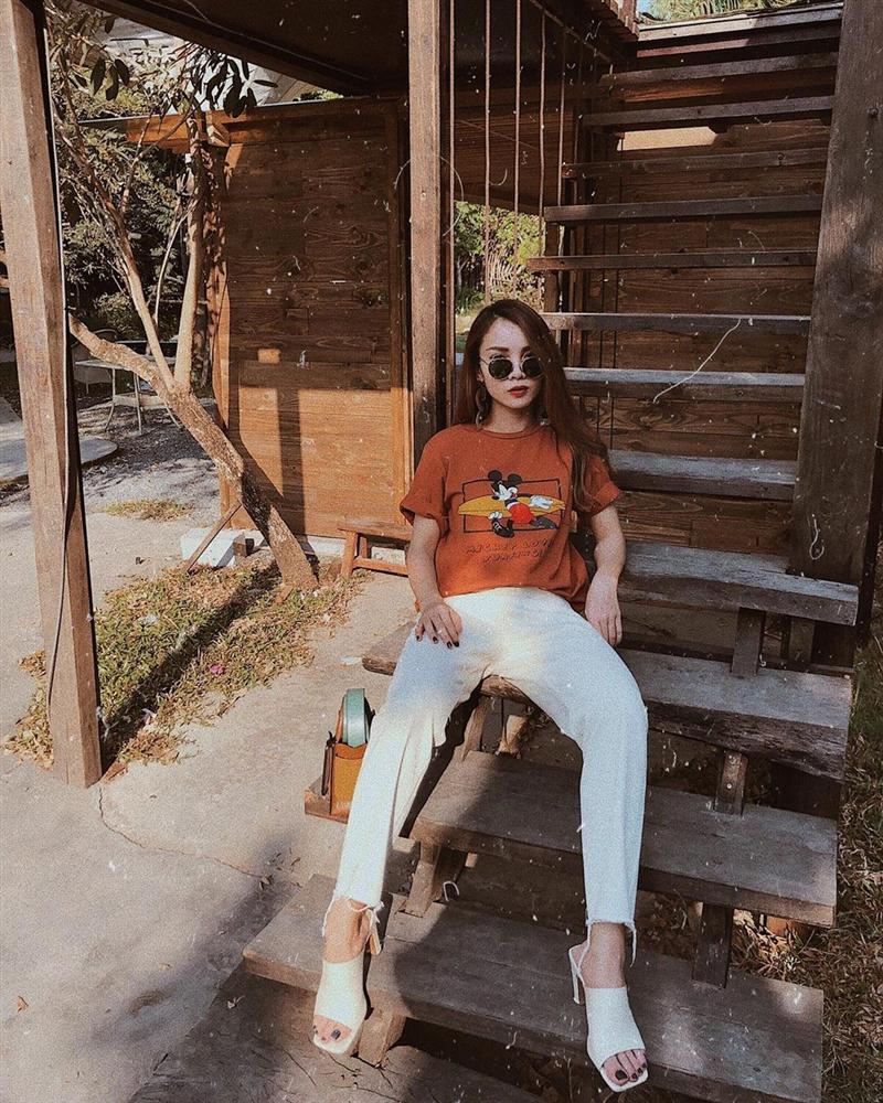 Diện quần jeans, mỹ nhân Việt cứ mix với 4 kiểu giày sau là trọn vẹn xịn đẹp và có khi còn kéo chân dài tít tắp-13