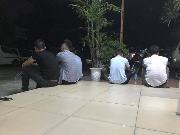 Con gái gục khóc trong nhà tang lễ khi biết tin bố tử vong trong vụ sập giàn kính: Bố ra đi khi còn chưa kịp ăn cơm tối...-2