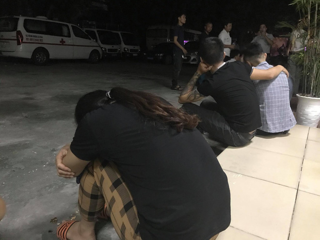 Con gái gục khóc trong nhà tang lễ khi biết tin bố tử vong trong vụ sập giàn kính: Bố ra đi khi còn chưa kịp ăn cơm tối...-3