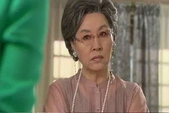 Nhìn mâm cơm đạm bạc của gia đình tôi, mẹ vợ đã bật khóc rồi sau đó triệu tập họp gia đình và công bố một tin chấn động