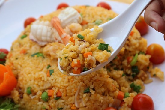 Cơm chiên hải sản ngon, cách làm đơn giản tại nhà ngon như ngoài quán