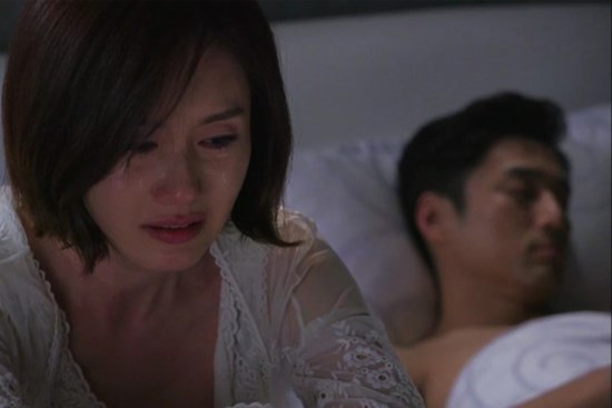 Phụ nữ có thể chấp nhận chồng nghèo, chồng lười, chồng vô tâm nhưng nhất định đừng bao giờ chấp nhận chồng ngoại tình