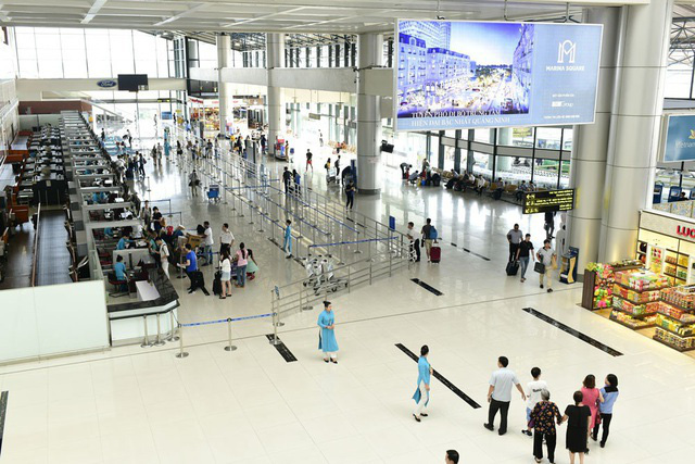 Đến chậm giờ khiến lỡ chuyến bay, hành khách nhổ nước bọt vào nhân viên hàng không-1