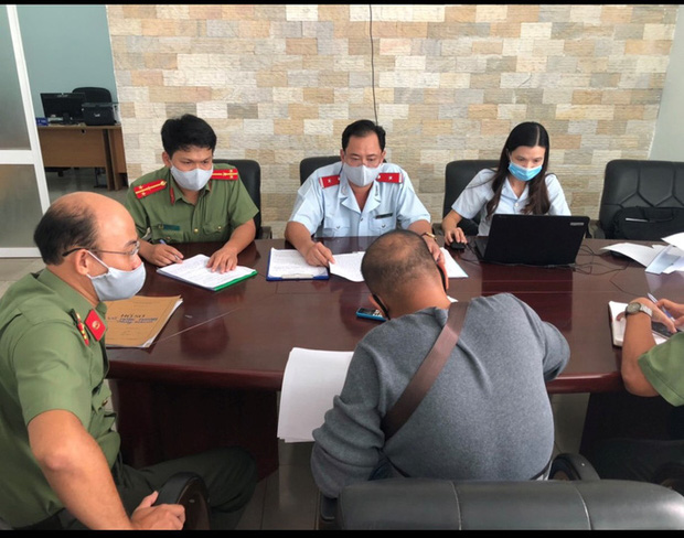 Hướng dẫn viên khoe chiến tích” dẫn đoàn khách tẩu thoát khỏi Đà Nẵng bị phạt 10 triệu đồng-1