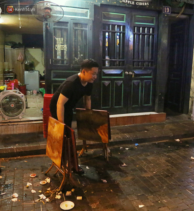 Hà Nội: Đúng 0h ngày 1/8, phố Tạ Hiện đồng loạt tắt đèn, đóng cửa, chìm vào tĩnh lặng để phòng dịch COVID-19-4