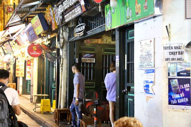 Hà Nội: Đúng 0h ngày 1/8, phố Tạ Hiện đồng loạt tắt đèn, đóng cửa, chìm vào tĩnh lặng để phòng dịch COVID-19-6