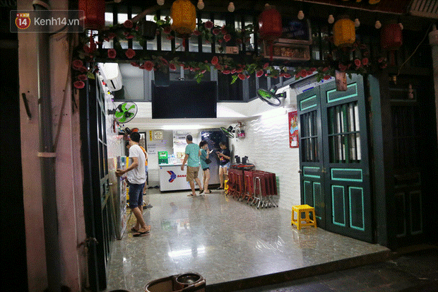 Hà Nội: Đúng 0h ngày 1/8, phố Tạ Hiện đồng loạt tắt đèn, đóng cửa, chìm vào tĩnh lặng để phòng dịch COVID-19-8