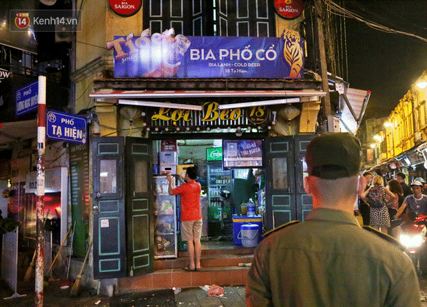 Hà Nội: Đúng 0h ngày 1/8, phố Tạ Hiện đồng loạt tắt đèn, đóng cửa, chìm vào tĩnh lặng để phòng dịch COVID-19-19