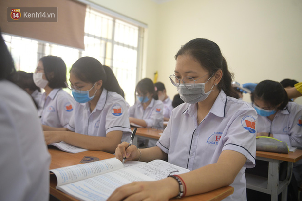 Danh sách các trường ĐH cho sinh viên nghỉ học tránh dịch; cấm thi nếu không khai báo y tế-1