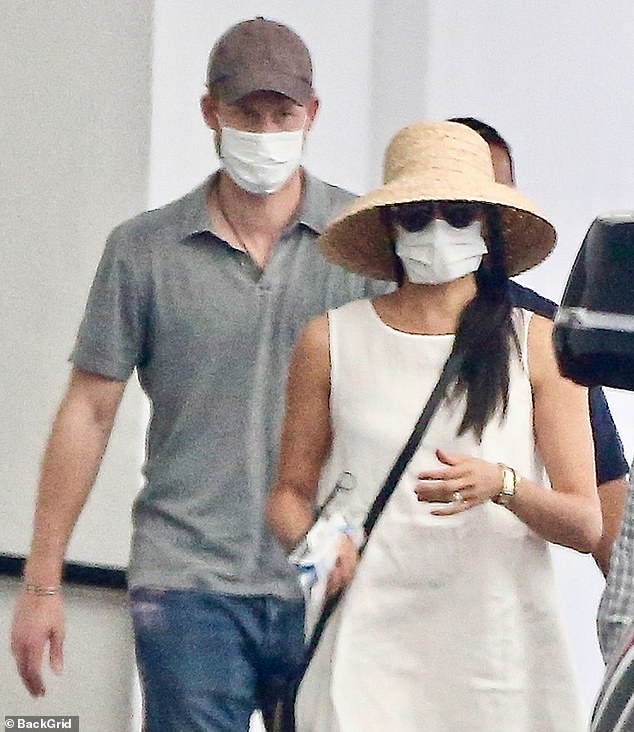 Vợ chồng Meghan Markle tiết lộ thông tin mới về bé Archie khiến dư luận phẫn nộ, yêu cầu giải cứu đứa trẻ ngay lập tức-2