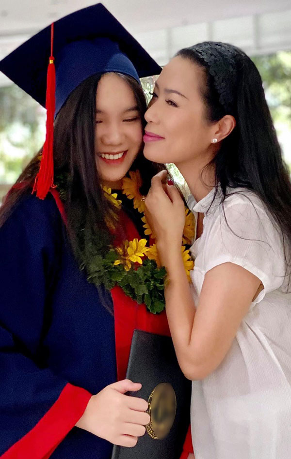 Học lỏm bí quyết khéo dạy con của Á hậu Trịnh Kim Chi: Gái lớn có tài lại có nết; gái nhỏ giản dị, khiêm nhường-2