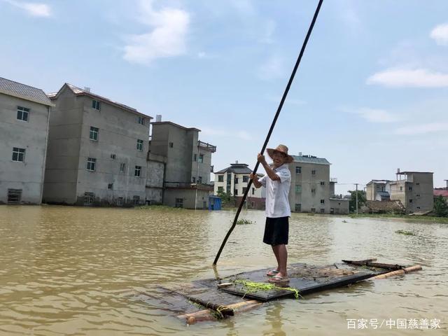 Người TQ: Lũ dâng từ bắp chân đến ngực trong 3 phút, cuộc sống như trở lại những năm 90-1
