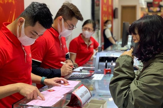 Giá vàng hôm nay 2/8: Một tuần thăng hoa, đua nhau chốt tiền