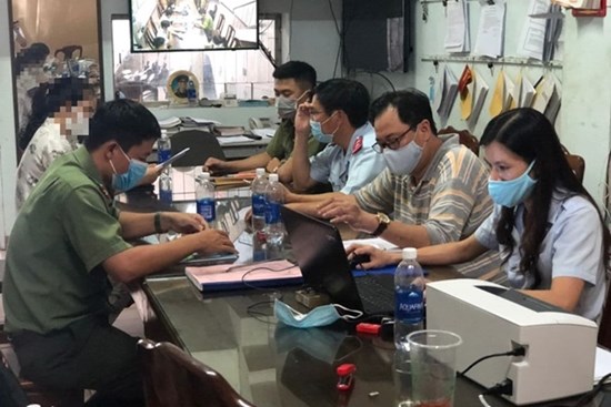 Phạt 7,5 triệu đồng với người phụ nữ ở Huế đăng bài sai trên Facebook về dịch Covid-19