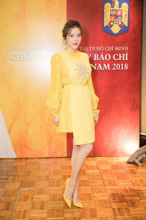 Đụng hàng loạt sao Việt trắng trẻo, hoa hậu Vbiz chứng tỏ da ngăm vẫn vô tư mặc màu nổi-2