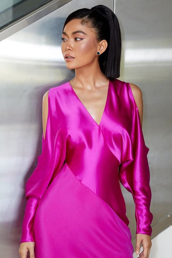 Đụng hàng loạt sao Việt trắng trẻo, hoa hậu Vbiz chứng tỏ da ngăm vẫn vô tư mặc màu nổi-13