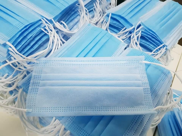 Định ỉm hàng tăng giá, dân buôn cuống cuồng hạ giá khẩu trang vì sợ-3