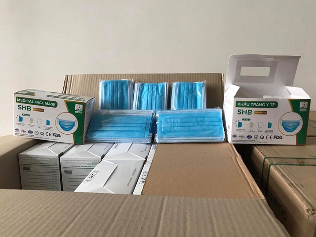 Định ỉm hàng tăng giá, dân buôn cuống cuồng hạ giá khẩu trang vì sợ-4