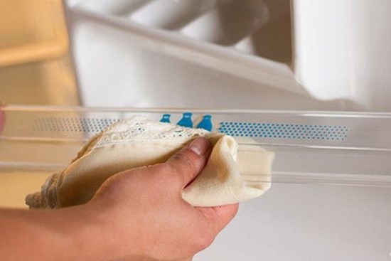 Đổ giấm vào tủ lạnh ngâm trong 5 phút, đảm bảo bạn sẽ ngỡ ngàng khi mở ra
