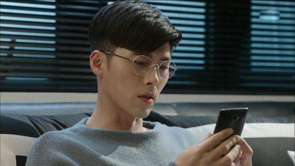 Tôi gọi điện nhờ bố mẹ vợ dạy lại con gái vì dám bỏ nhà theo trai nhưng lúc đọc mảnh giấy vợ để trên bàn thì không cầm được nước mắt-2