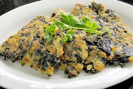 Trứng rán rong biển, món mới lạ cho ngày mưa bé nào cũng thích