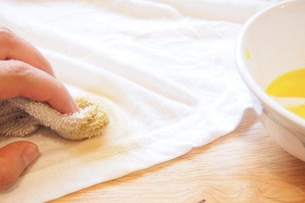 Đổ lòng trắng vào giặt quần áo ai cũng thắc mắc nhưng chỉ 30 phút sau hiệu quả bất ngờ-1