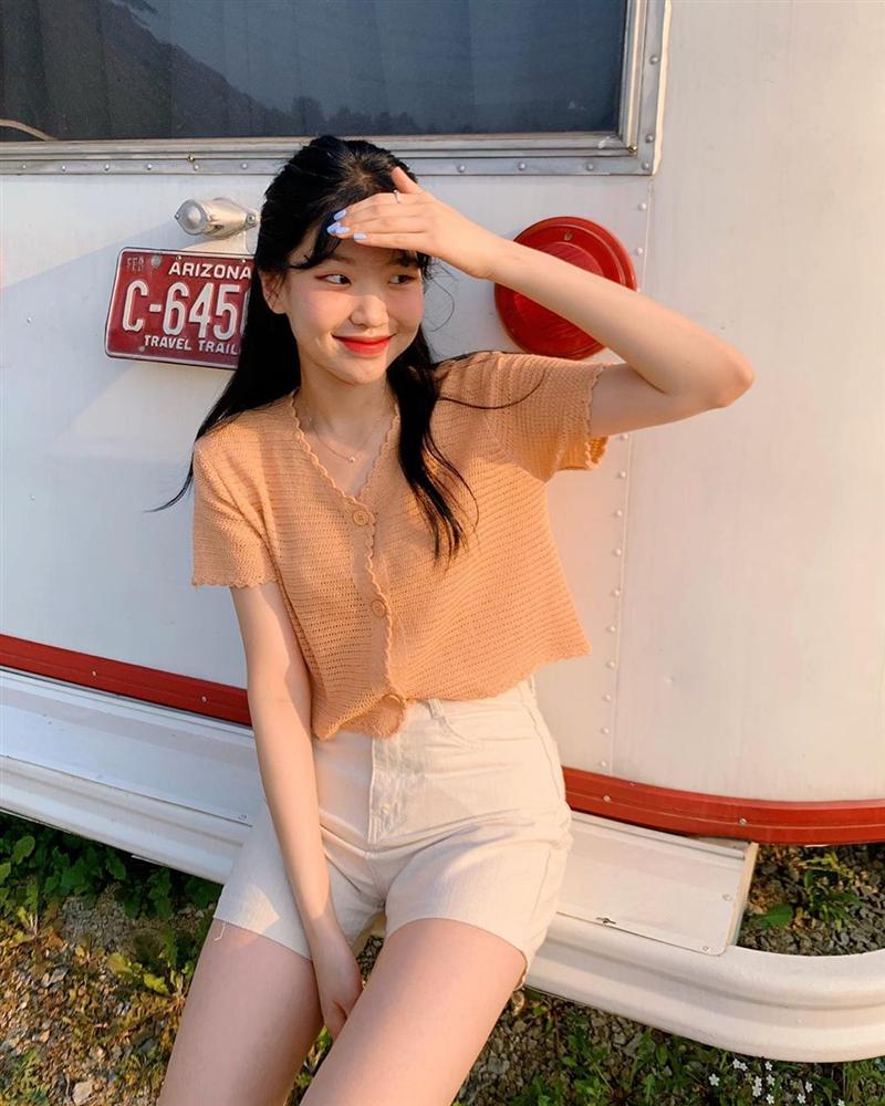 BTV thời trang update tủ đồ đẹp từ Hè sang Thu chỉ với 5 món, style có khi còn lên đời mạnh mẽ-4