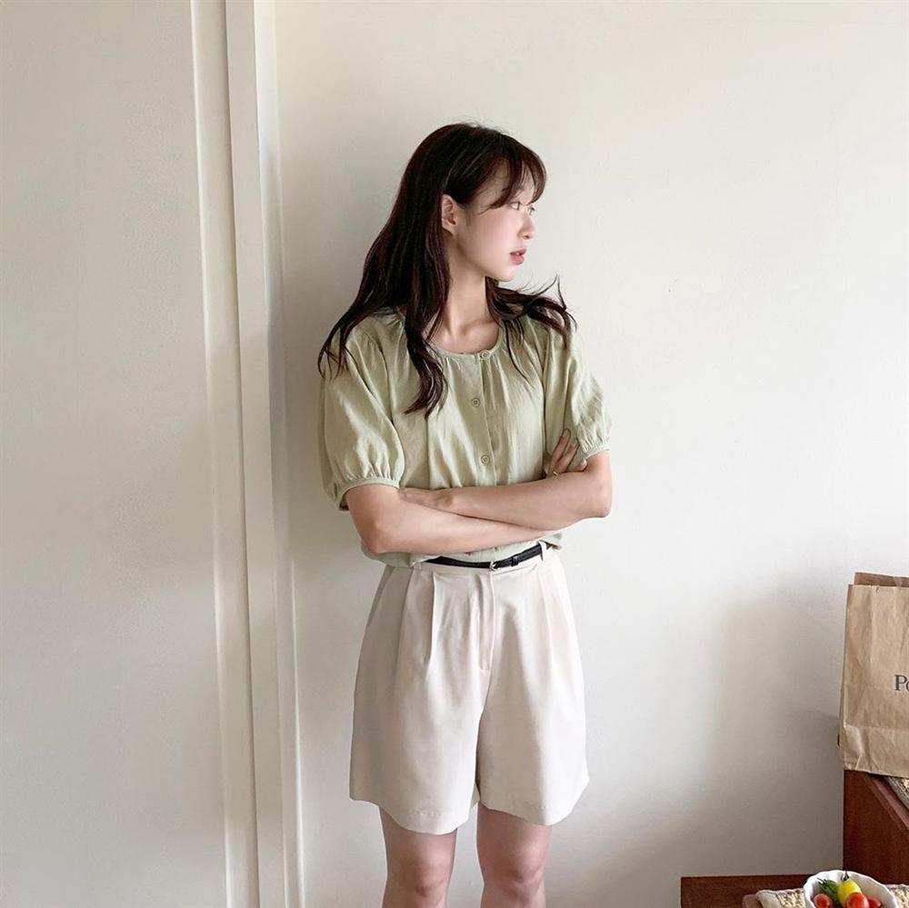 BTV thời trang update tủ đồ đẹp từ Hè sang Thu chỉ với 5 món, style có khi còn lên đời mạnh mẽ-6