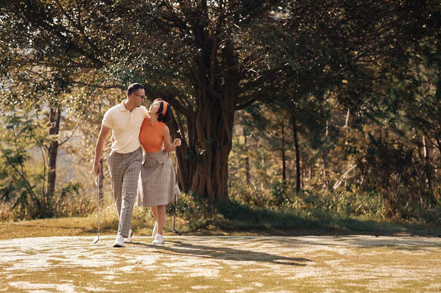 Sau nhẫn kim cương to đùng, MC Thu Hoài thả tiếp khoảnh khắc với bồ CEO làm dân tình cứ hỏi Ảnh cưới à chị?-1