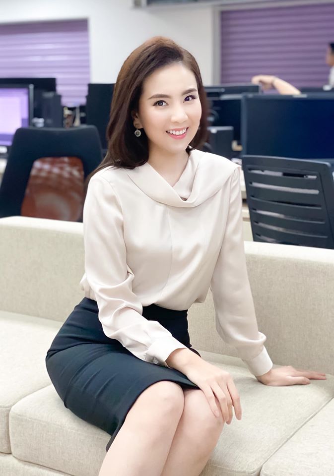 Nhìn MC Mai Ngọc là các chị em học được cả rổ chiêu làm tóc sang xịn đến sở làm-2