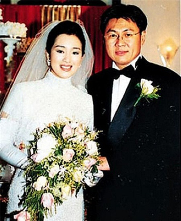 Củng Lợi: 8 năm làm người tình, 13 năm hôn nhân đổ vỡ với tỷ phú, tuổi U60 ra sao?-5