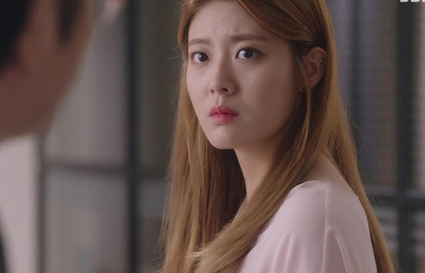 Vừa phá sản vì dịch, bạn gái liền dúi cho tôi một bọc đen nhưng lại nói câu này, tôi chỉ muốn em cưới người khác ngay-2